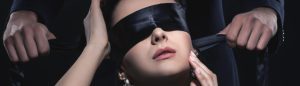 geblinddoekte vrouw, fetish