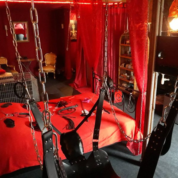 BDSM kamer huren | BDSM studio huren | Op de afbeelding zie je de binnenkant van het sexhuisje