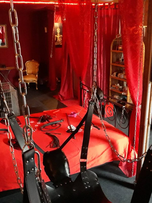 BDSM kamer huren | BDSM studio huren | Op de afbeelding zie je de binnenkant van het sexhuisje